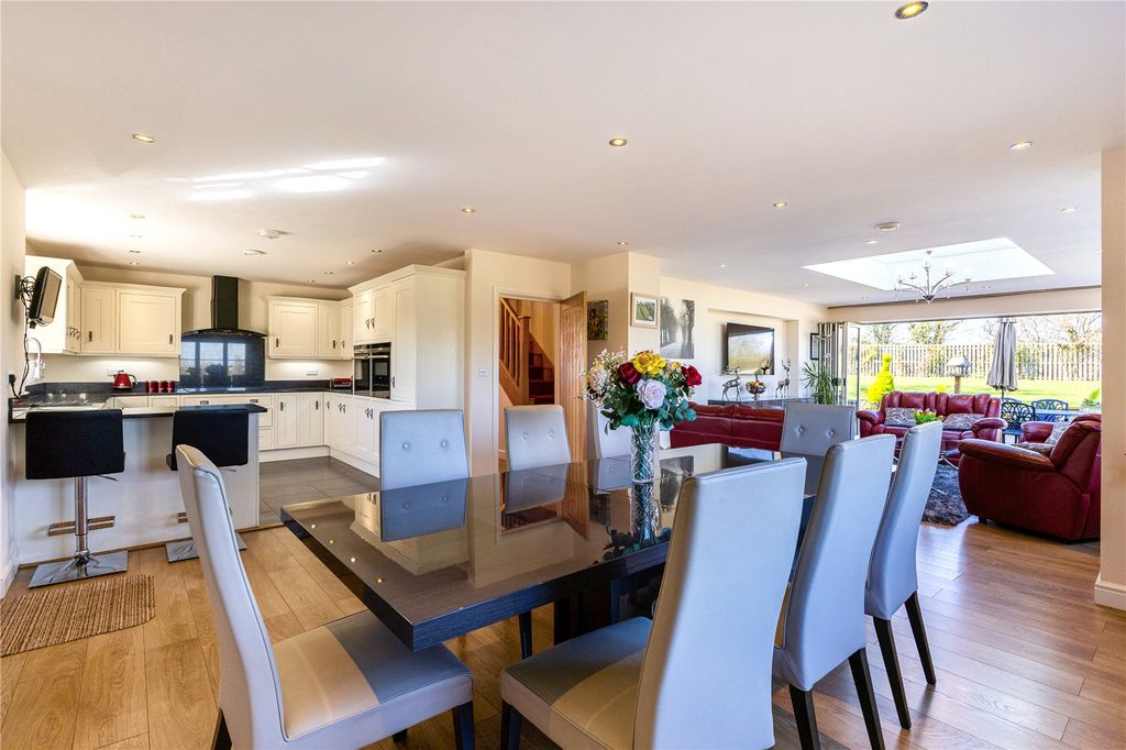 Property photo 3 of 26 Large Family Kitchen