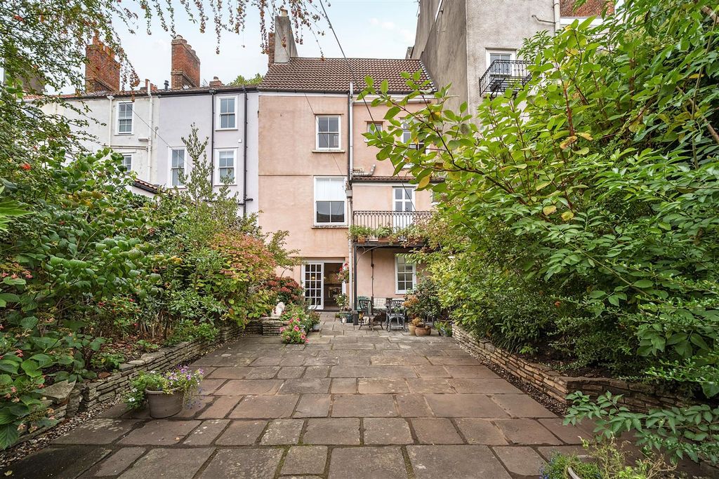 Property photo 1 of 24 Hollis Morgan