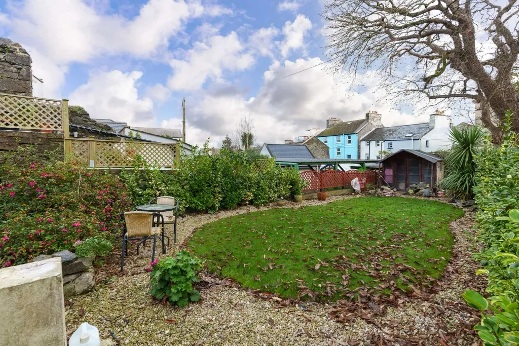 Property photo 2 of 25