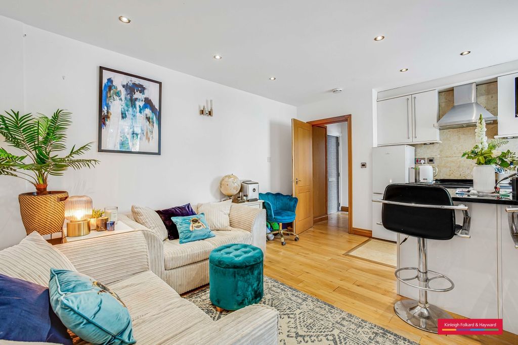 Property photo 1 of 8 Reception