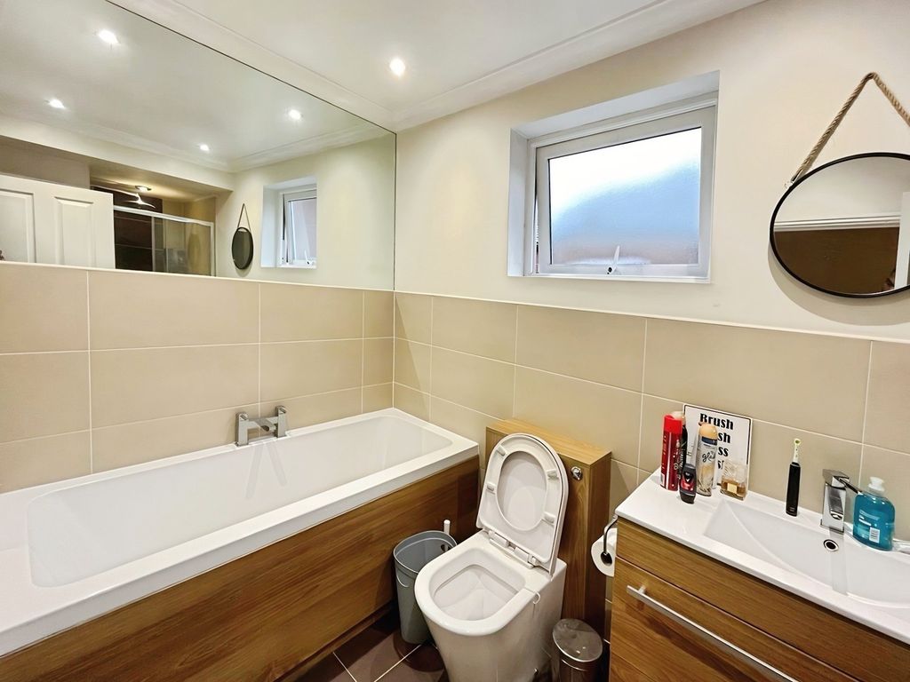 Property photo 3 of 23 9A3A4F60-Img_3869_18_Large