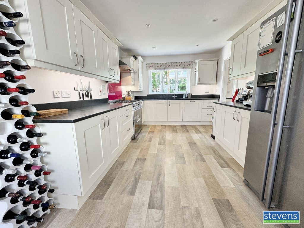 Property photo 3 of 28 Image00014