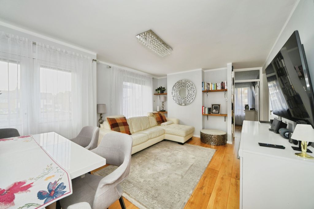 Property photo 2 of 24