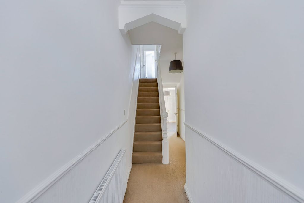 Property photo 3 of 27