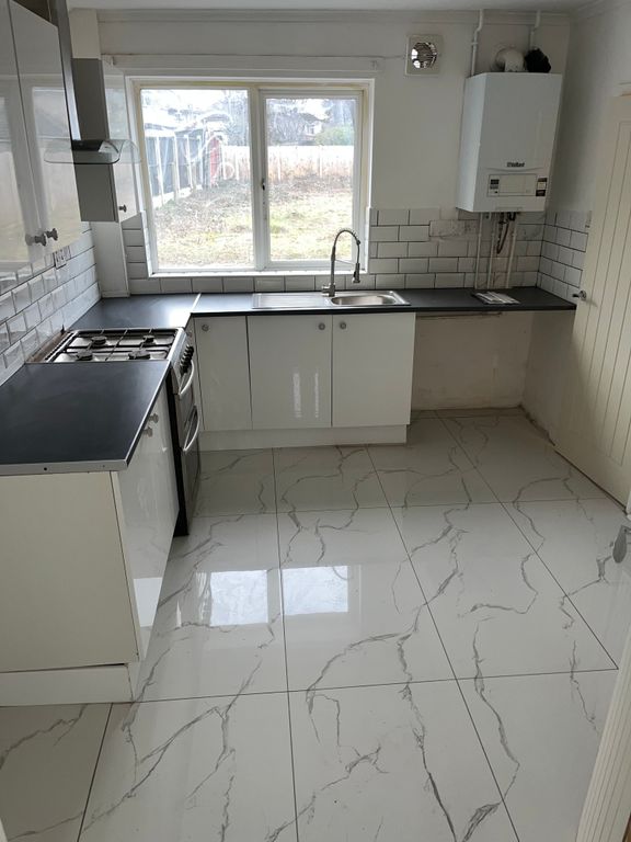 Property photo 1 of 7 Kitchen 