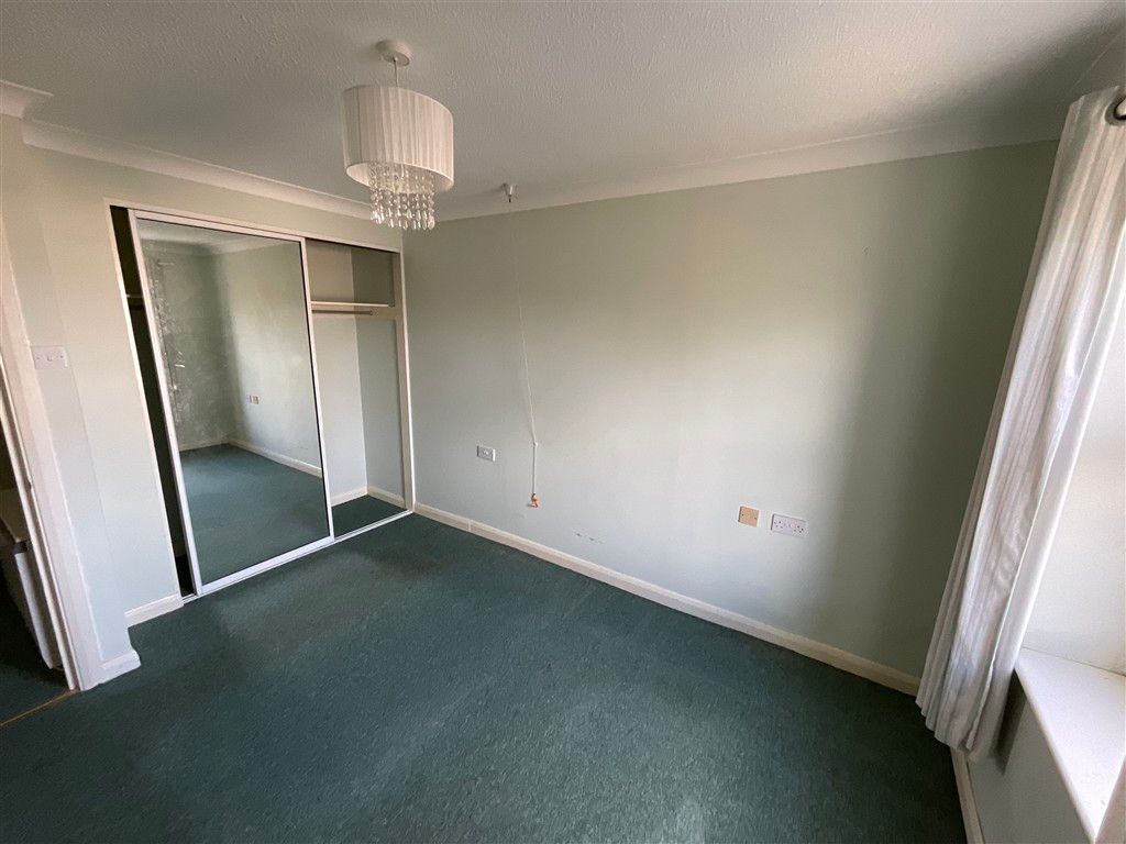 Property photo 2 of 4 Main Bedroom