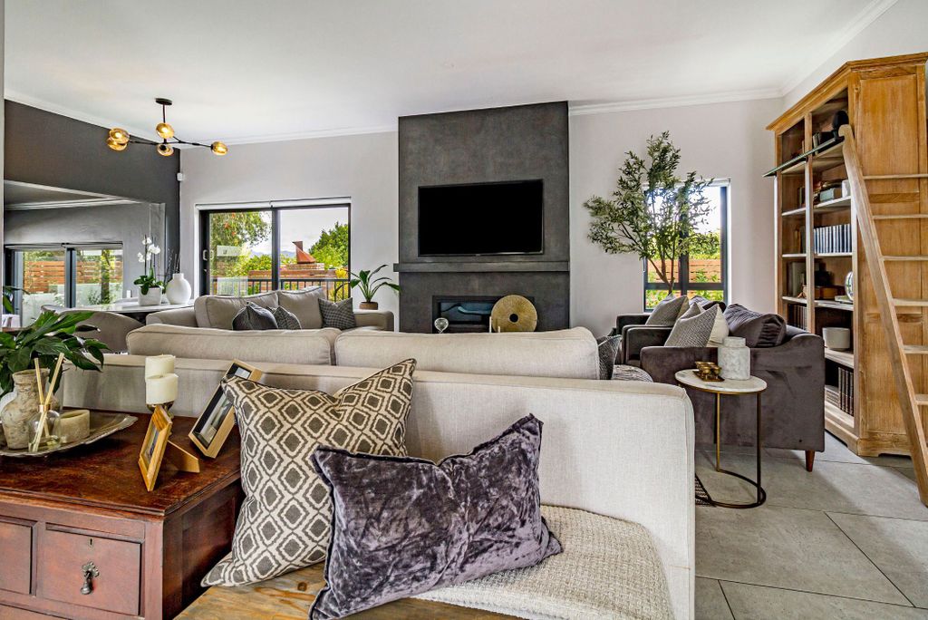 Property photo 3 of 80 Sw1731258