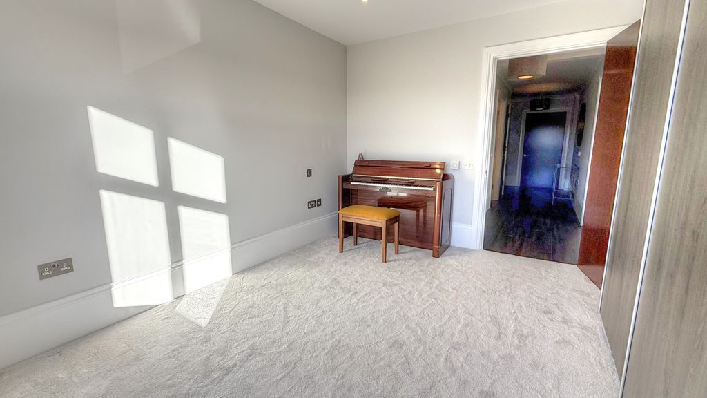 Additional image 14 of 2 bed flat for saleFarnham Road, Liss, Hampshire GU33