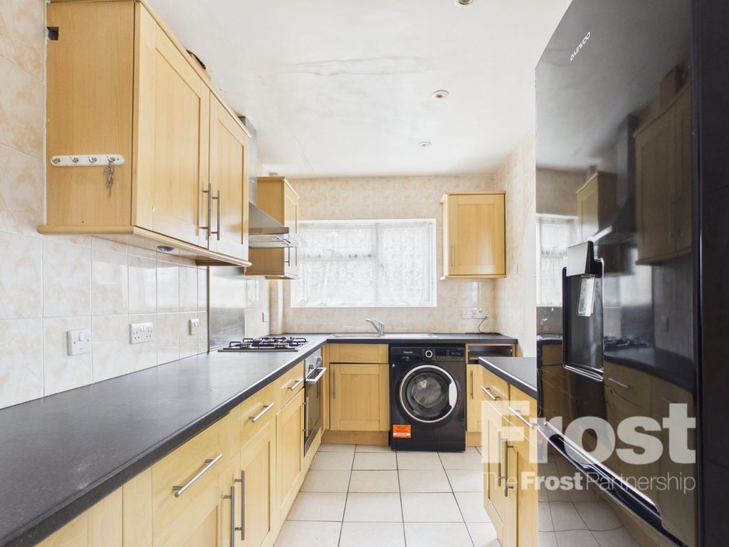 Property photo 1 of 7 Kitchen