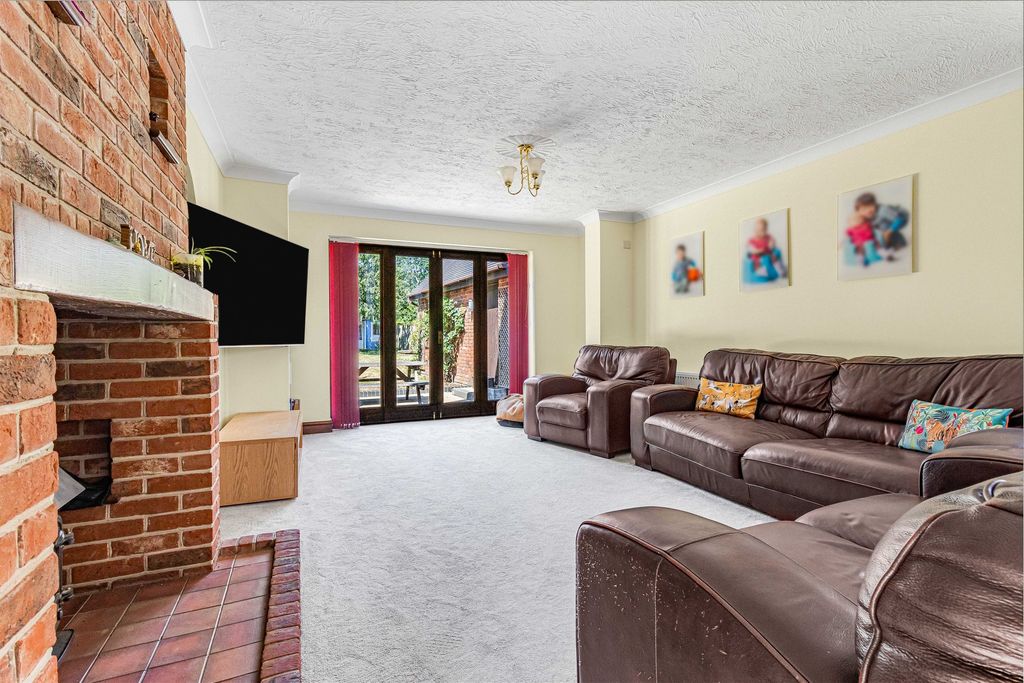 Property photo 2 of 27