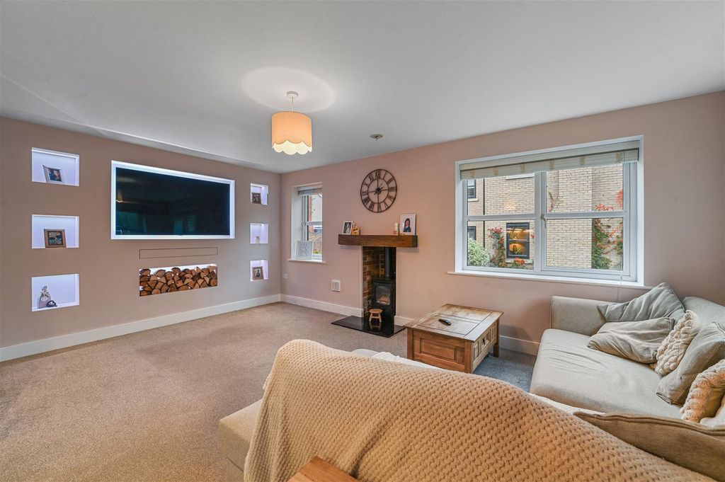 Property photo 2 of 16 Living Room