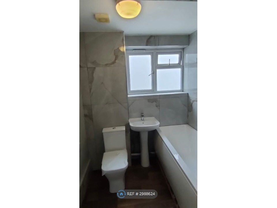 Property photo 2 of 7 Bathroom