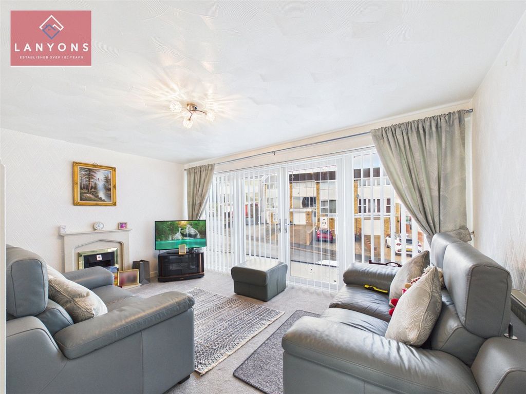 Property photo 3 of 19 Picture No. 09