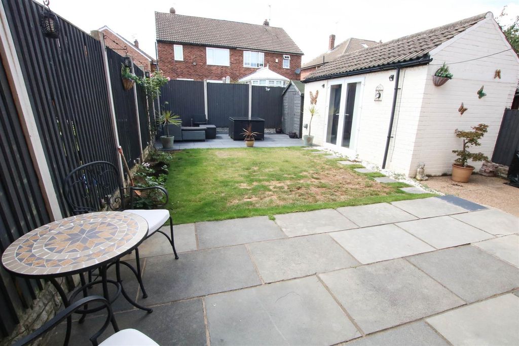 Property photo 2 of 25 Rear Garden