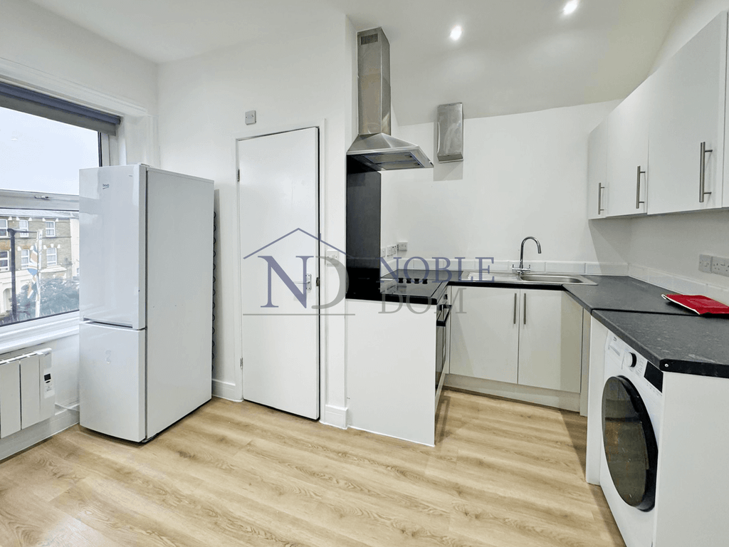 Property photo 1 of 5 Self-Contained Studio Flat In Hounslow