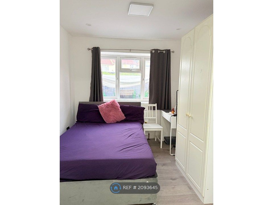 Property photo 3 of 10 Studio Room Pic 3