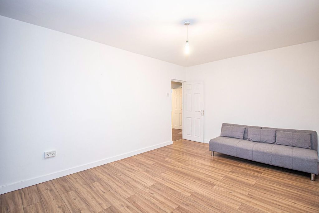 Property photo 3 of 17 J.Jpg