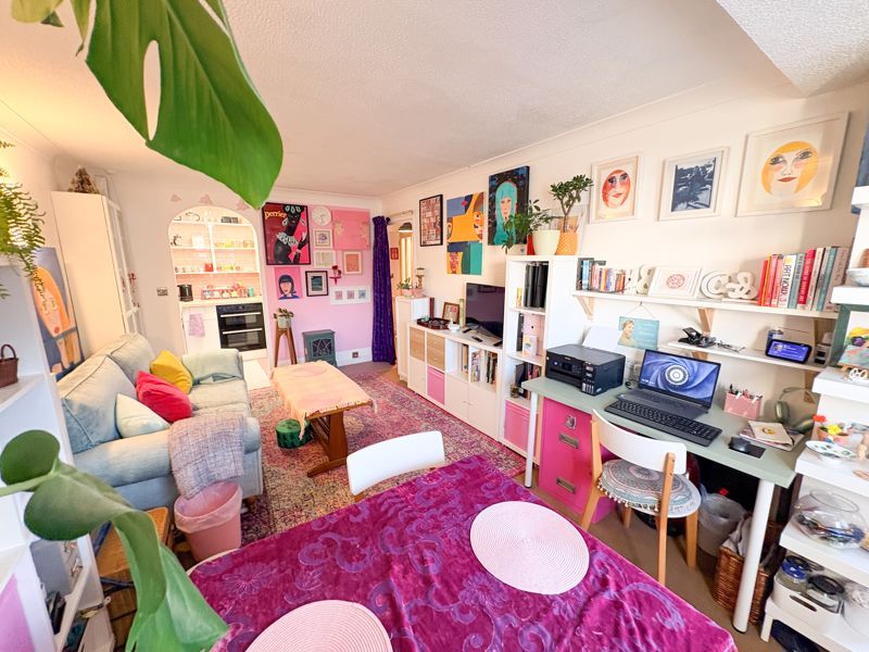 Property photo 3 of 12 Photo 6