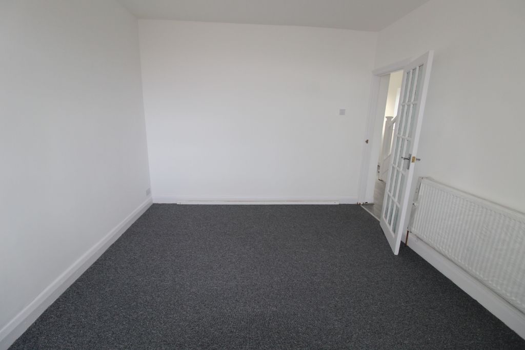 Property photo 1 of 7 Newly Refurbished There/Four Bedroom Unfurnished House To Rent In Southall