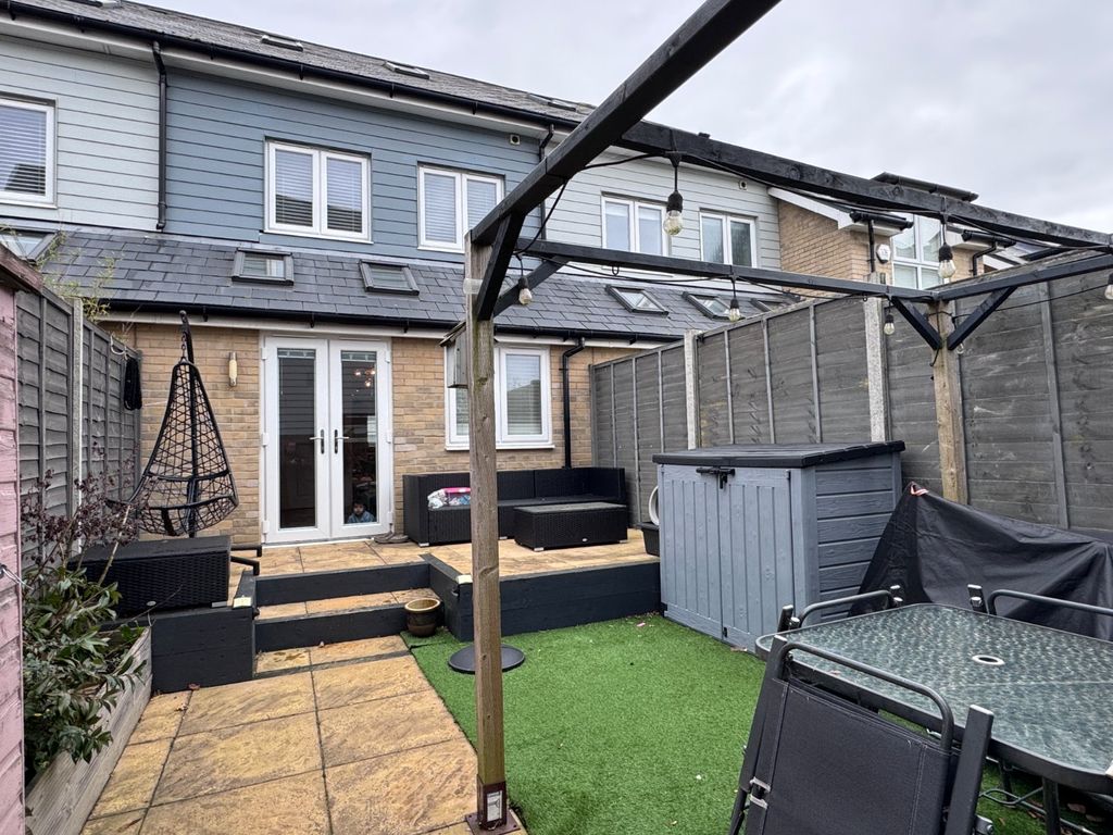 Property photo 2 of 12 Rear