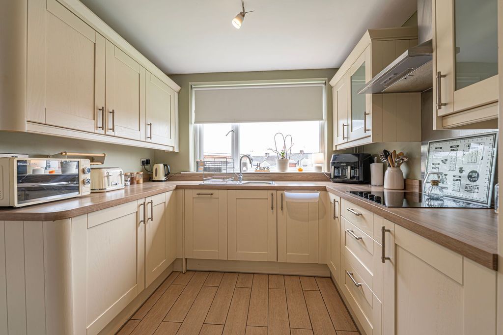 Property photo 2 of 41