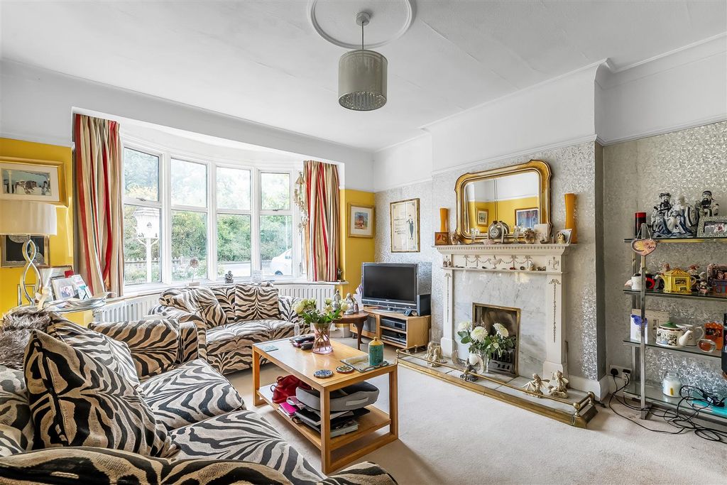 Property photo 2 of 24 367-London-Road-24.Jpg