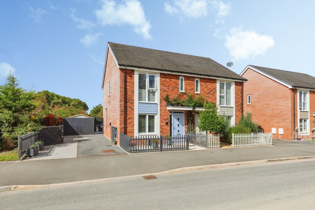 Property photo 1 of 18 Pbox-Img.Jpg
