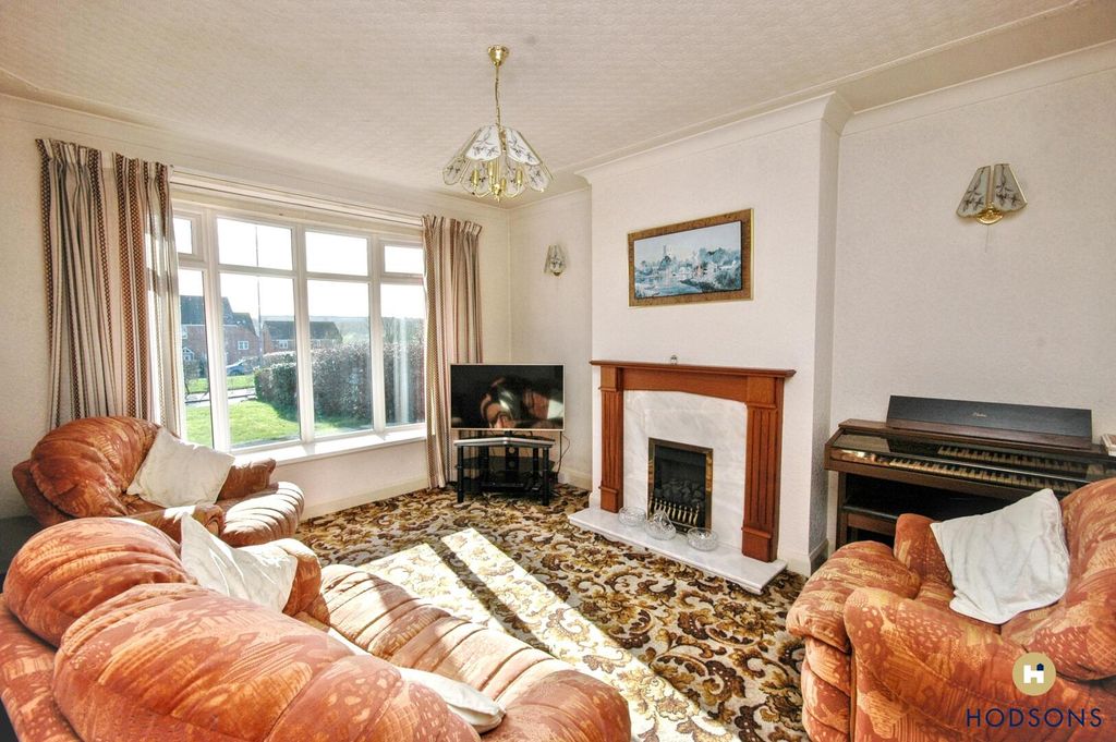 Property photo 3 of 18 Living Room