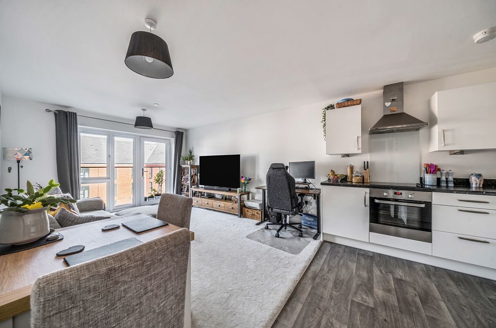 Property photo 2 of 17 1348181-6-68Bf05B...