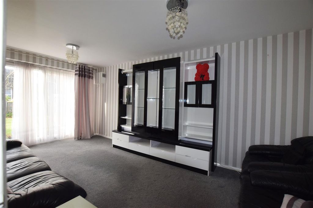 Property photo 1 of 7 Lounge_Inpixio.Jpg