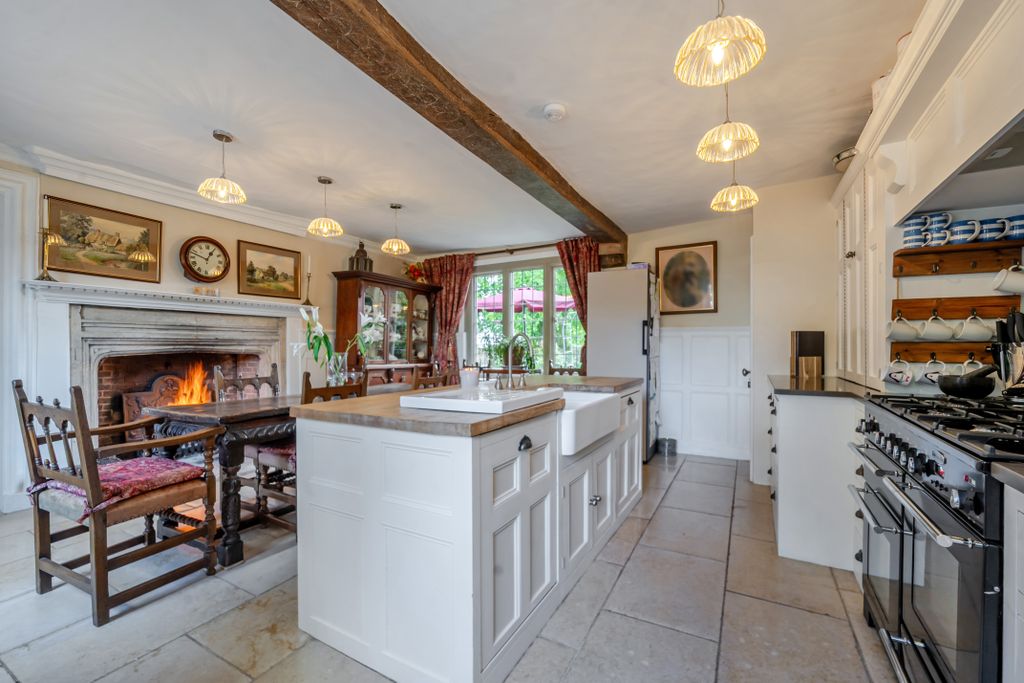 Property photo 2 of 34