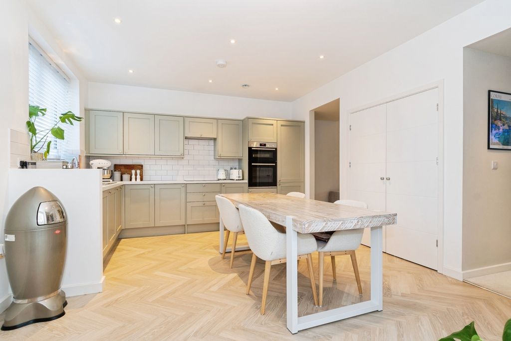 Property photo 3 of 20 Pbox-Img.Jpg