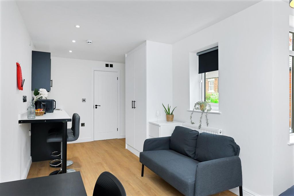 Property photo 3 of 27 3Meadowave-42.Jpg