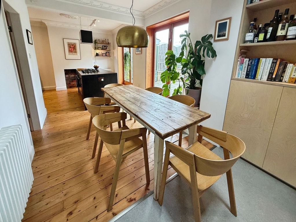 Property photo 2 of 31