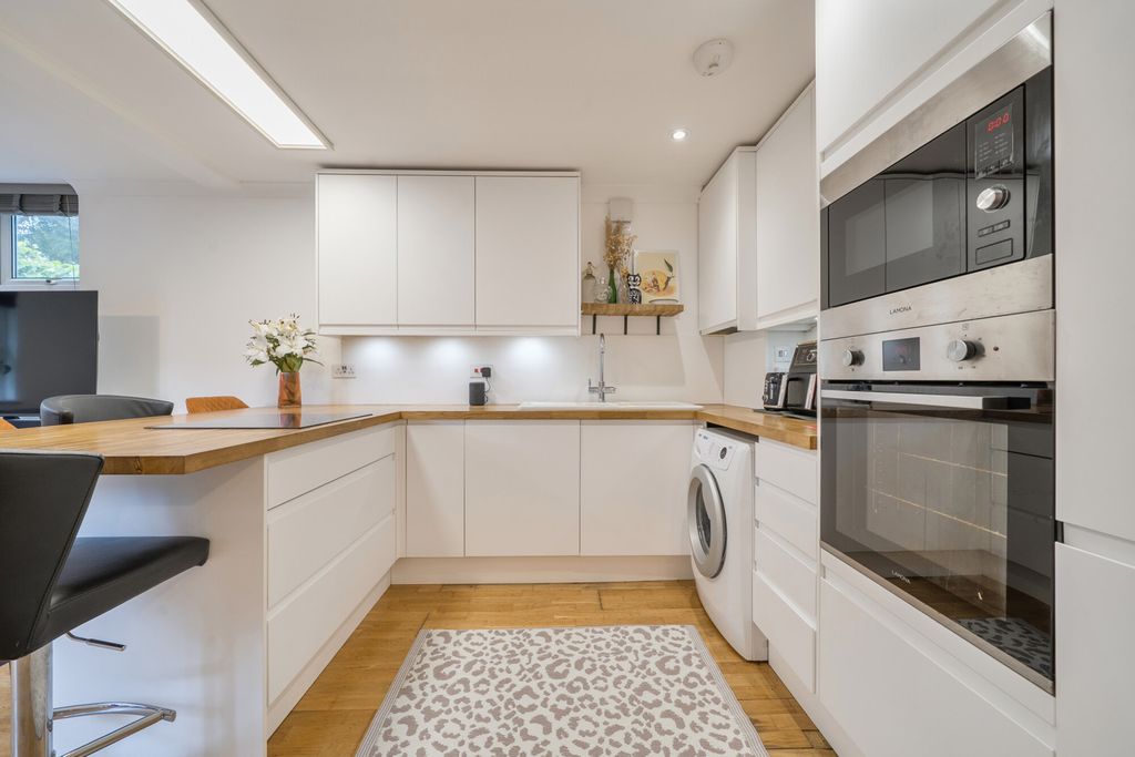 Property photo 2 of 20 1469977-12-6A2090...