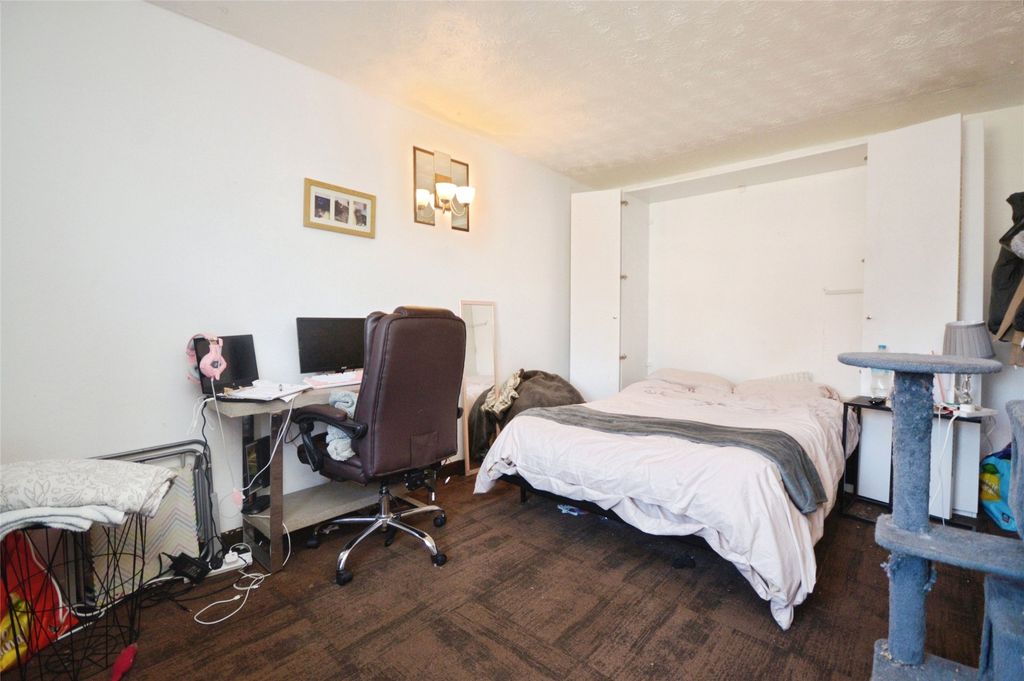 Property photo 3 of 5 Picture No. 27