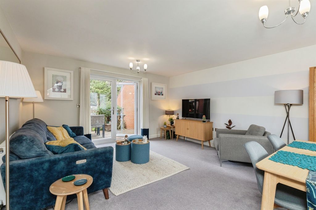 Property photo 2 of 20