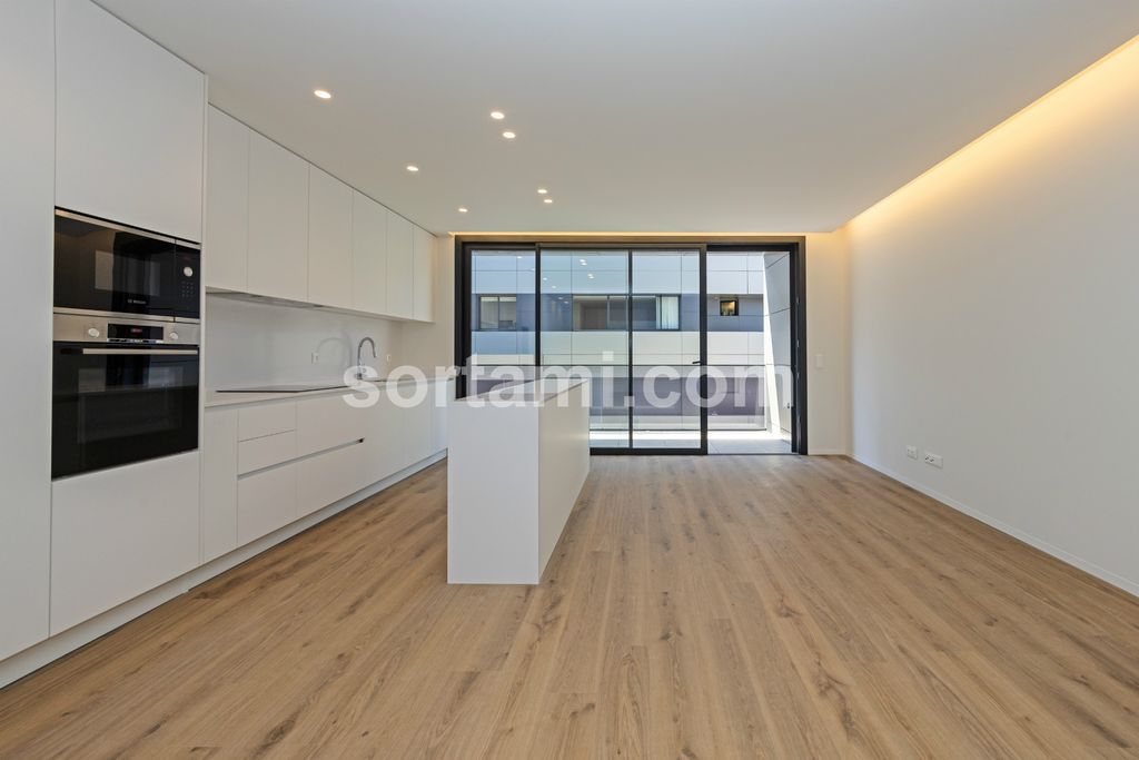 Property photo 2 of 28