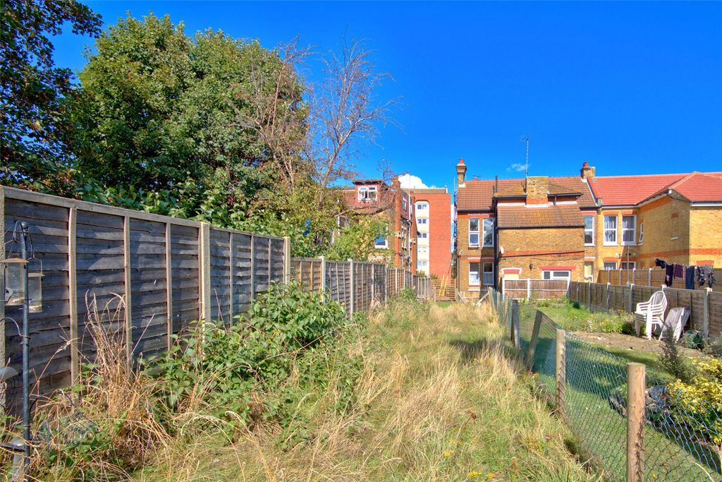 Property photo 3 of 17 Picture No. 21