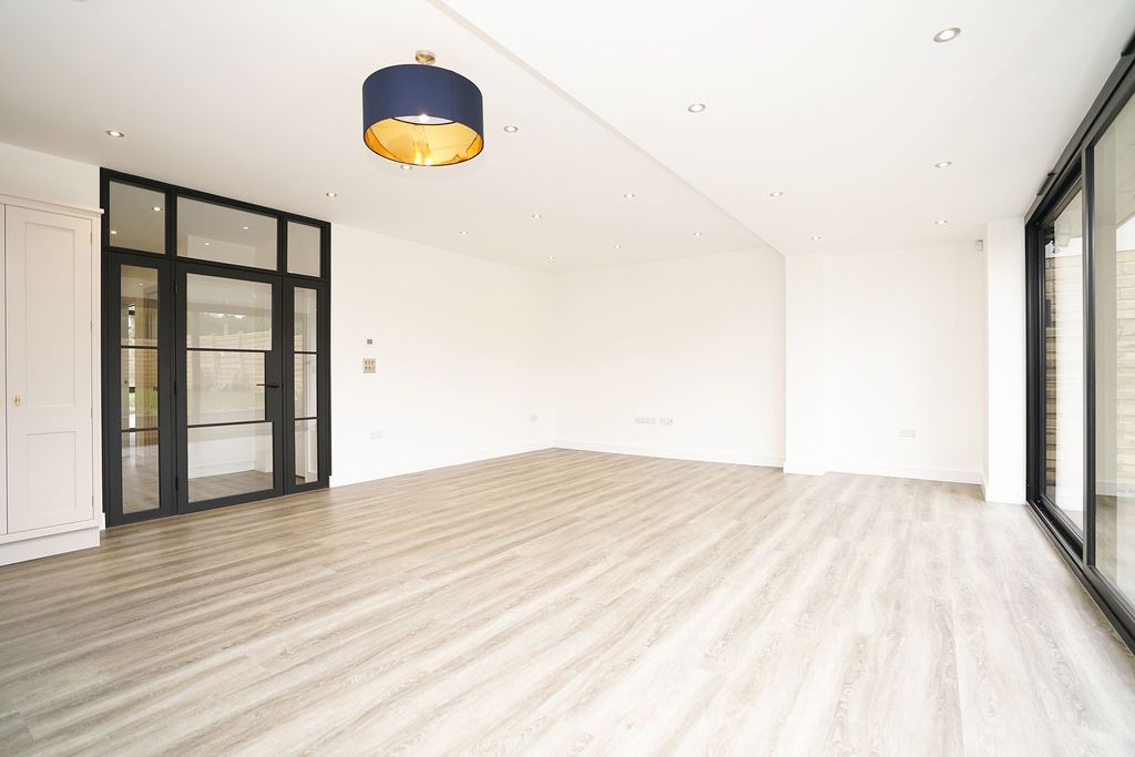 Property photo 3 of 37 Kitchen Dining Area