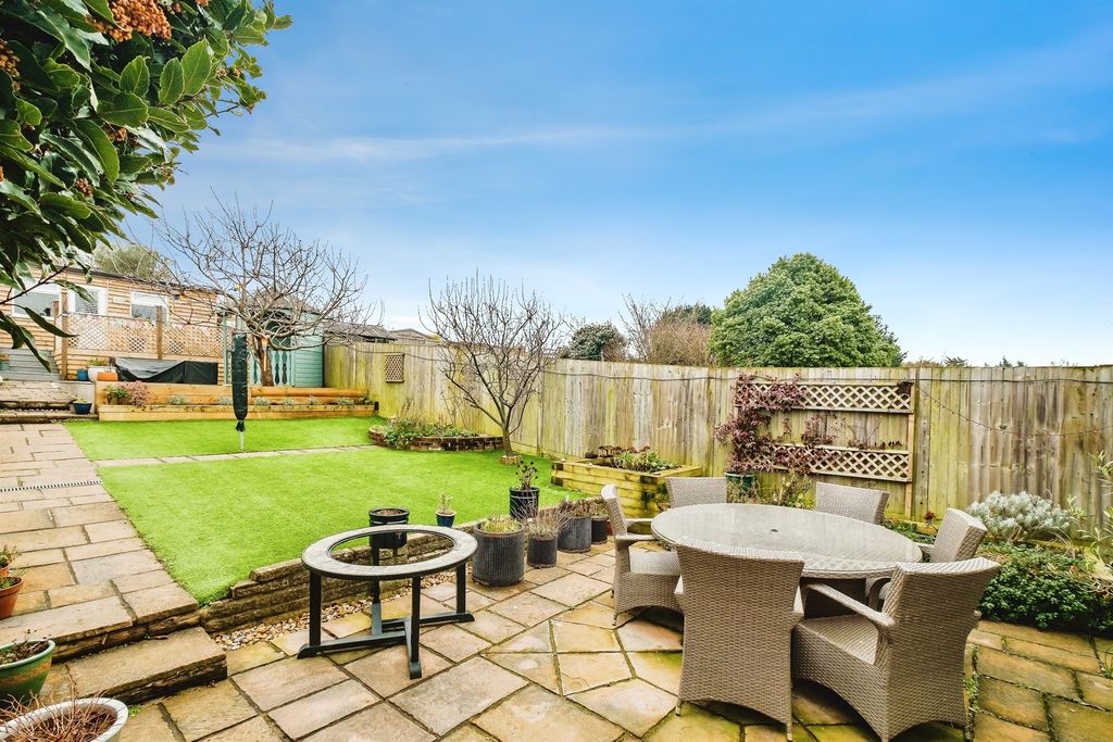 Property photo 3 of 24