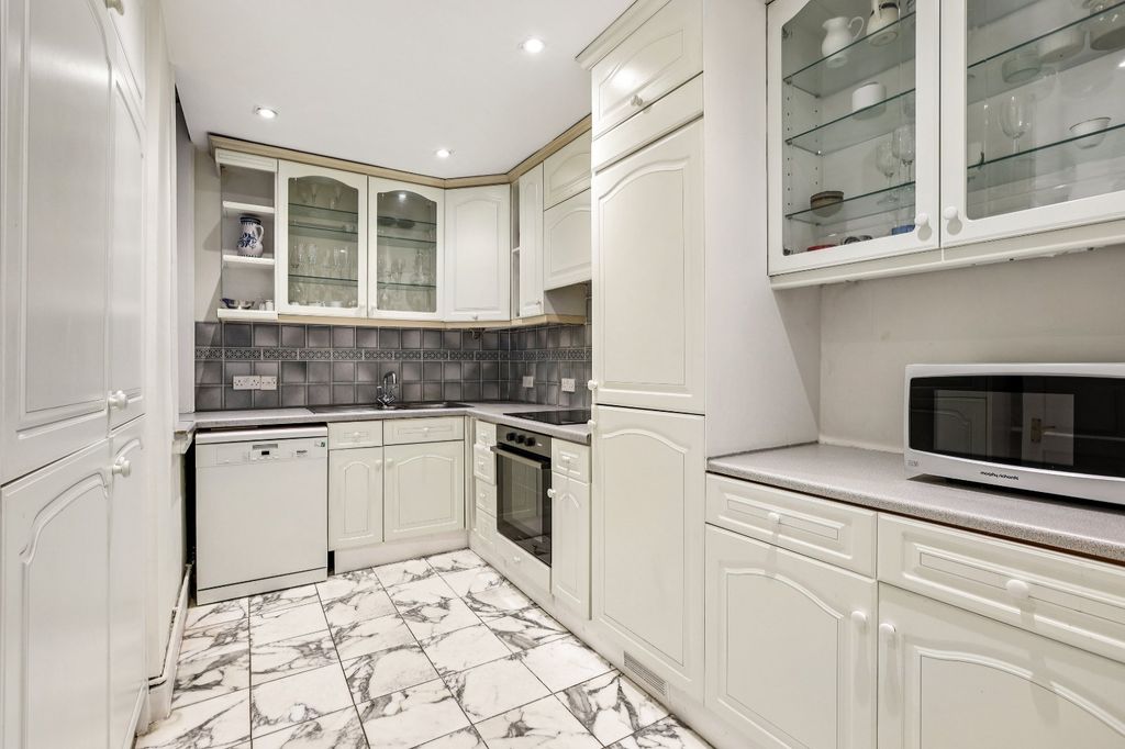 Property photo 3 of 10