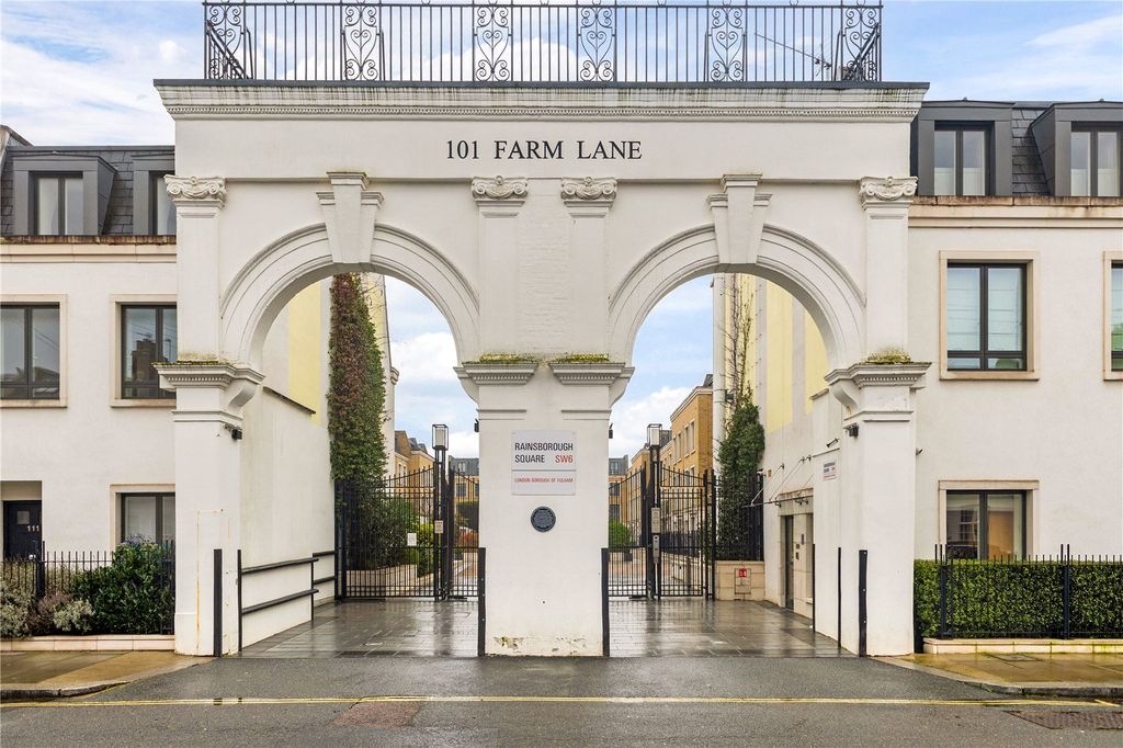 Property photo 2 of 22 Entrance