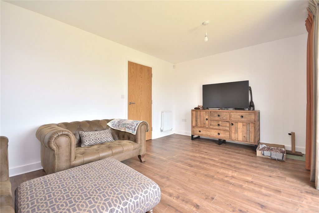 Property photo 2 of 16 Picture No. 18