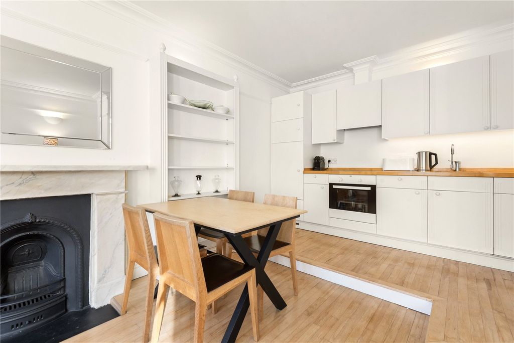 Property photo 3 of 10 Kitchen