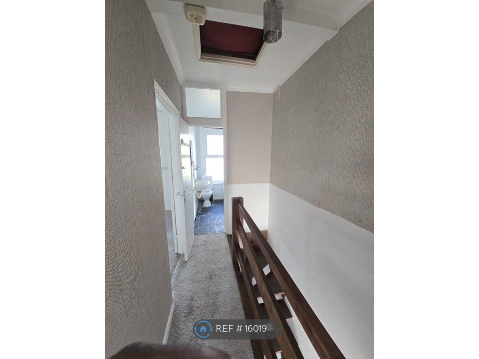 Property photo 3 of 10 Landing