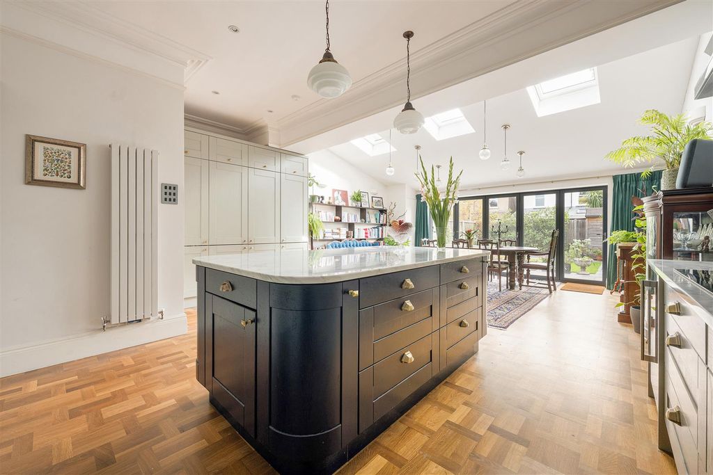 Property photo 3 of 41 Albany Road, E12