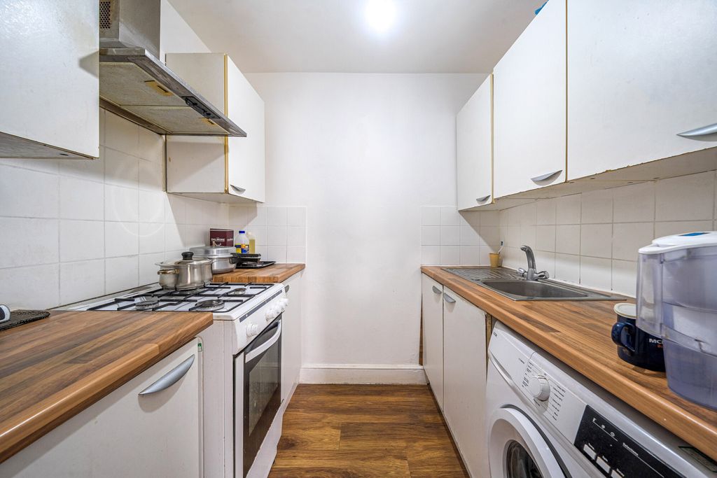 Property photo 3 of 7 Kitchen
