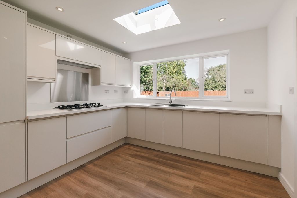 Property photo 3 of 36