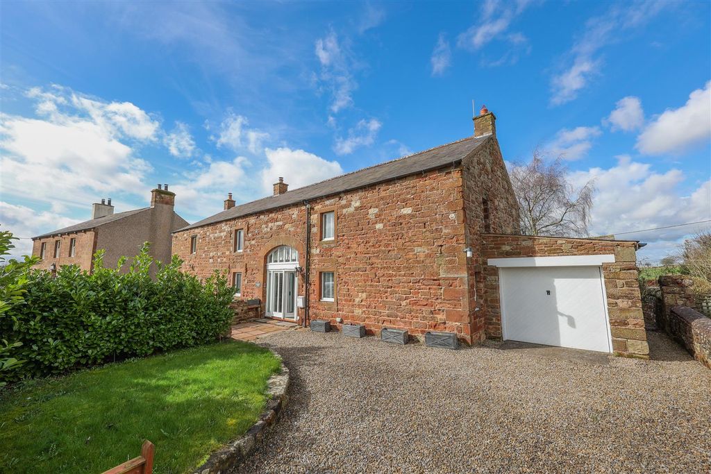 Property photo 1 of 30 Willow Tree Barn